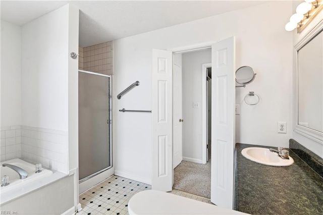 6478 Pocahontas LN, Hayes, VA 23072