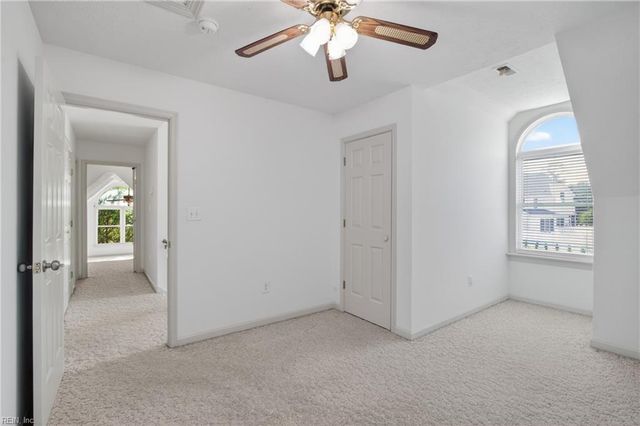 6478 Pocahontas LN, Hayes, VA 23072