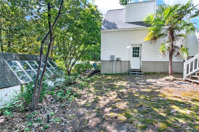 6478 Pocahontas LN, Hayes, VA 23072