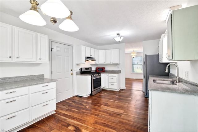 6478 Pocahontas LN, Hayes, VA 23072