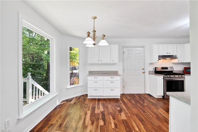 6478 Pocahontas LN, Hayes, VA 23072