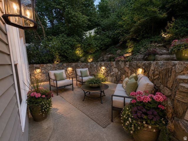 910 WOODLAND HILLS CIR, Bountiful, UT 84010