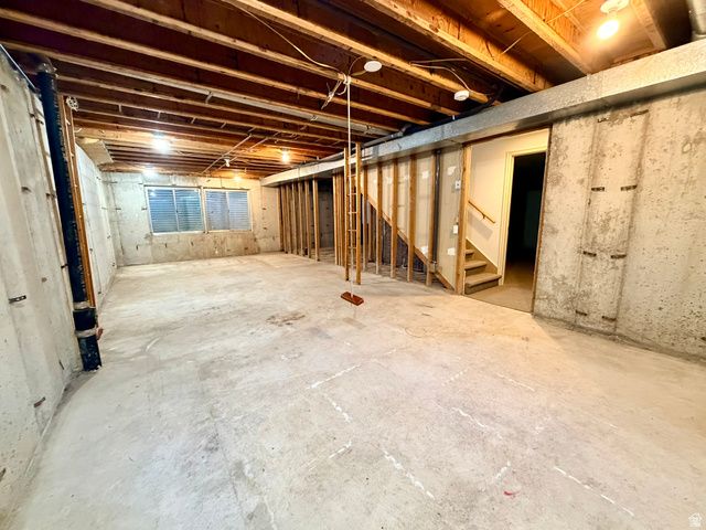 910 WOODLAND HILLS CIR, Bountiful, UT 84010