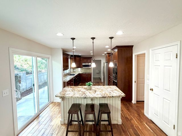 910 WOODLAND HILLS CIR, Bountiful, UT 84010