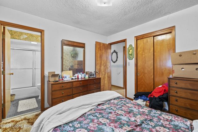 8301 Latania Dr, Louisville, KY 40258