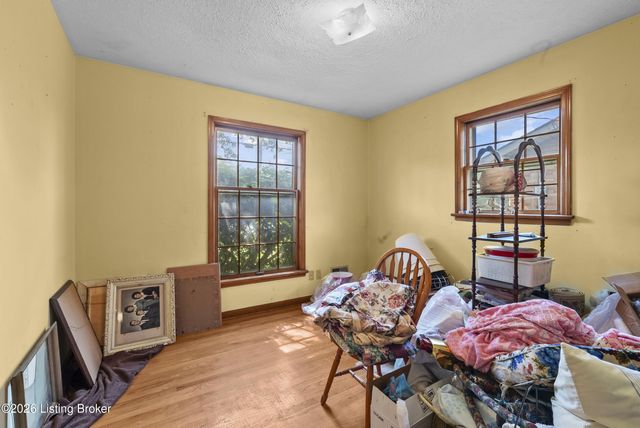 8301 Latania Dr, Louisville, KY 40258