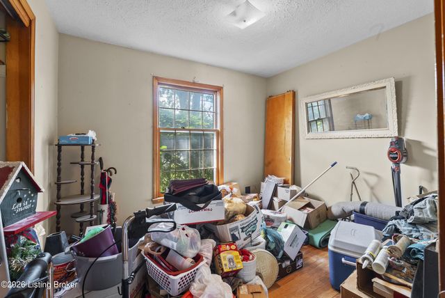 8301 Latania Dr, Louisville, KY 40258