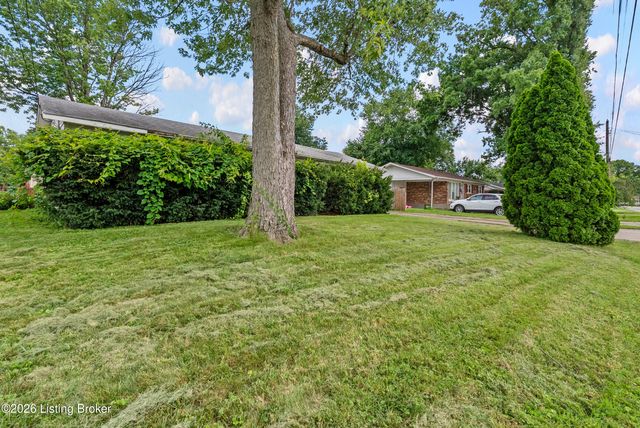8301 Latania Dr, Louisville, KY 40258