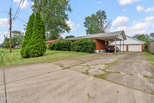 8301 Latania Dr, Louisville, KY 40258