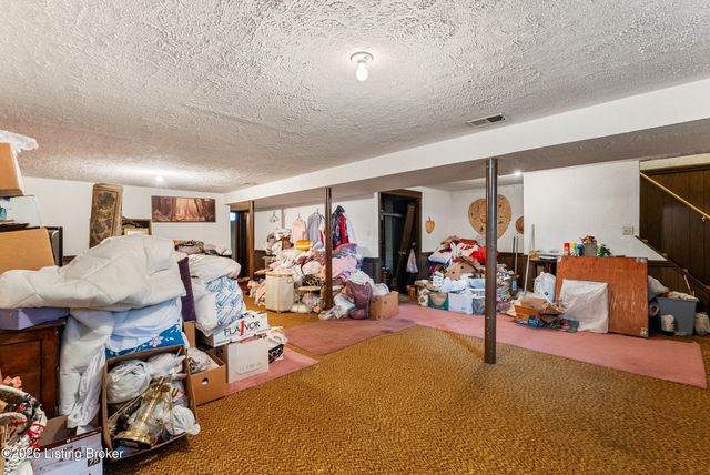 8301 Latania Dr, Louisville, KY 40258