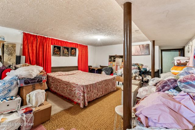 8301 Latania Dr, Louisville, KY 40258