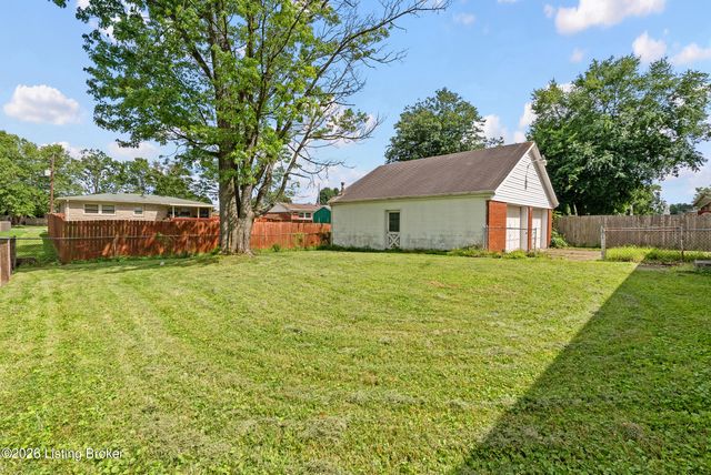 8301 Latania Dr, Louisville, KY 40258