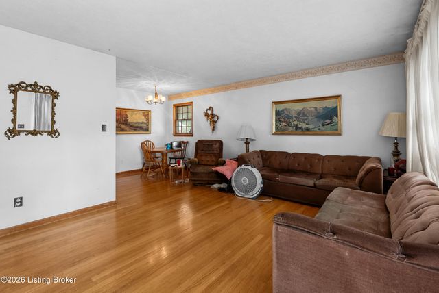 8301 Latania Dr, Louisville, KY 40258