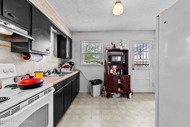 8301 Latania Dr, Louisville, KY 40258