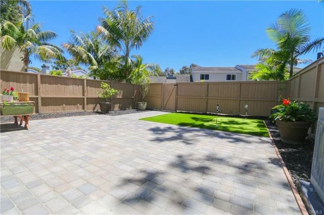 19742 Oceanaire Circle, Huntington Beach, CA 92648