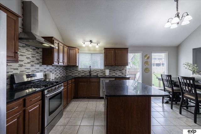 8442 Craig Avenue, Omaha, NE 68122
