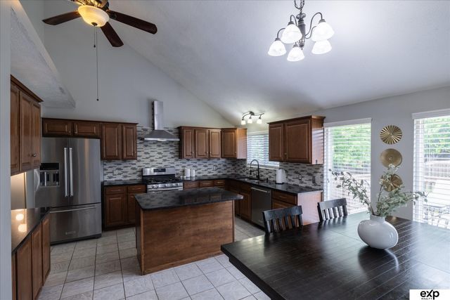 8442 Craig Avenue, Omaha, NE 68122
