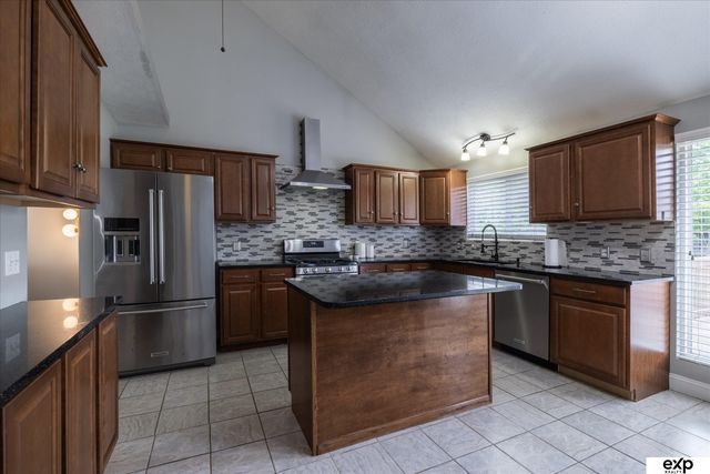 8442 Craig Avenue, Omaha, NE 68122