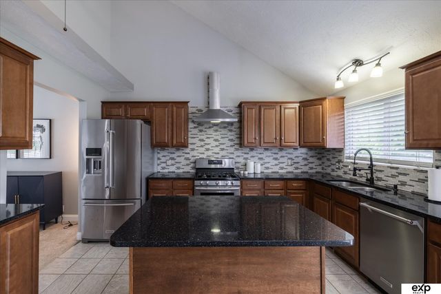 8442 Craig Avenue, Omaha, NE 68122