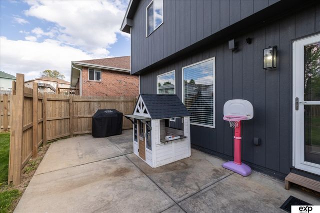 8442 Craig Avenue, Omaha, NE 68122