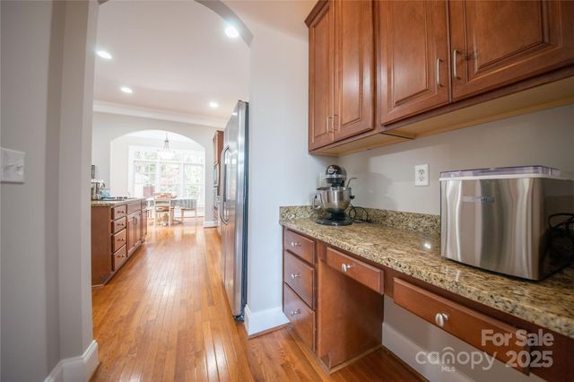 521 Lees Court Street, Charlotte, NC 28211