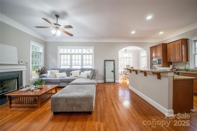 521 Lees Court Street, Charlotte, NC 28211