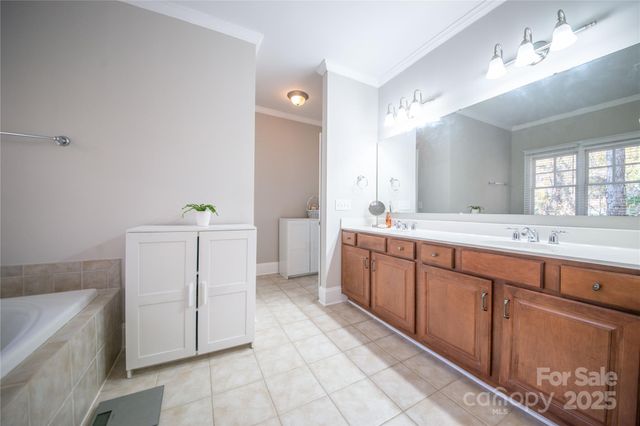 521 Lees Court Street, Charlotte, NC 28211