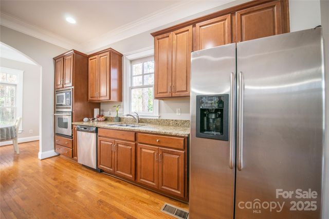 521 Lees Court Street, Charlotte, NC 28211