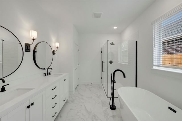 12111 Upper Meadows Avenue, Mont Belvieu, TX 77535
