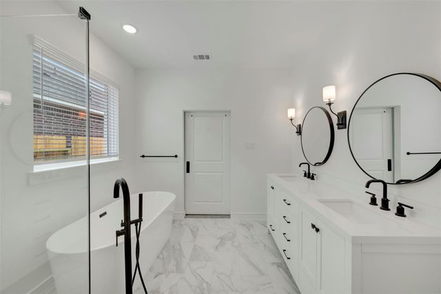 12111 Upper Meadows Avenue, Mont Belvieu, TX 77535