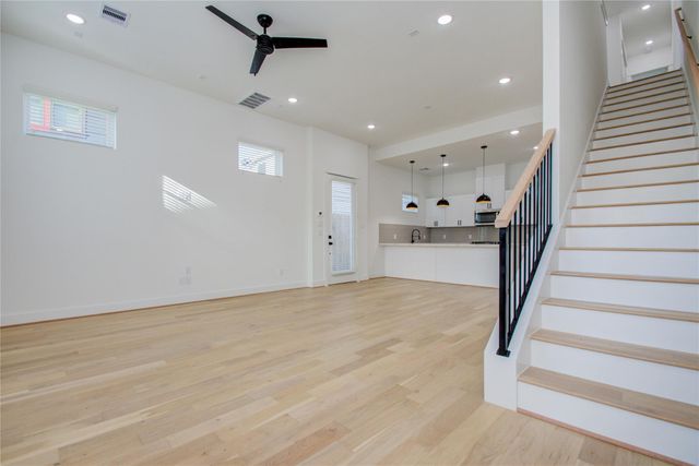 3206 Live Oak Street, Houston, TX 77004