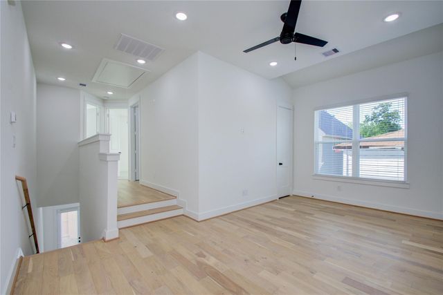 3206 Live Oak Street, Houston, TX 77004