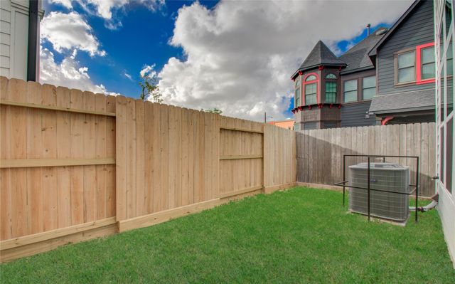 3206 Live Oak Street, Houston, TX 77004