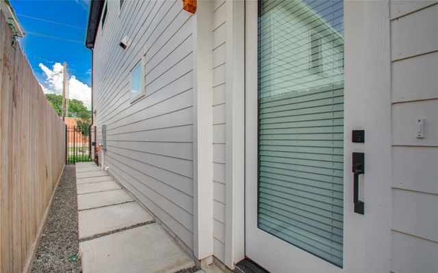 3206 Live Oak Street, Houston, TX 77004