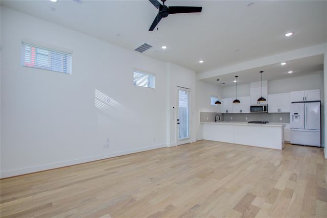 3206 Live Oak Street, Houston, TX 77004