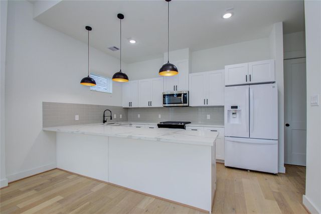 3206 Live Oak Street, Houston, TX 77004