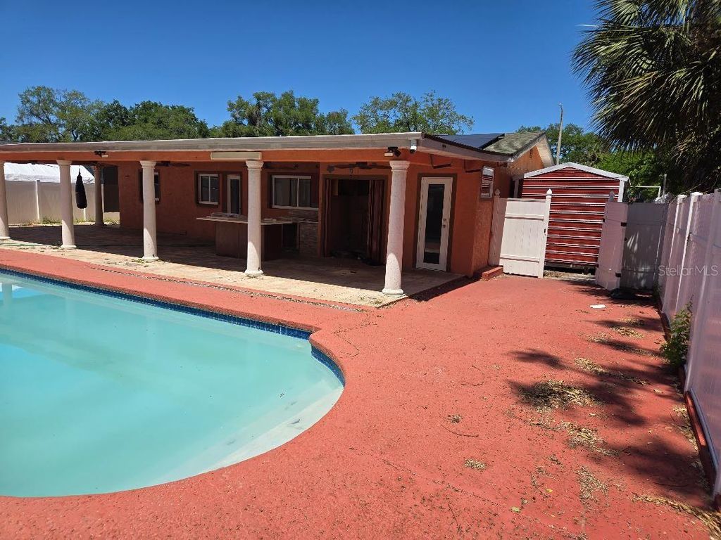 Image 11 of property listing at 6532 LA MESA CIRCLE, Tampa, FL 33634