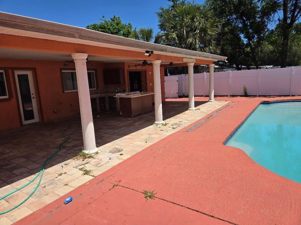 Image 12 of property listing at 6532 LA MESA CIRCLE, Tampa, FL 33634