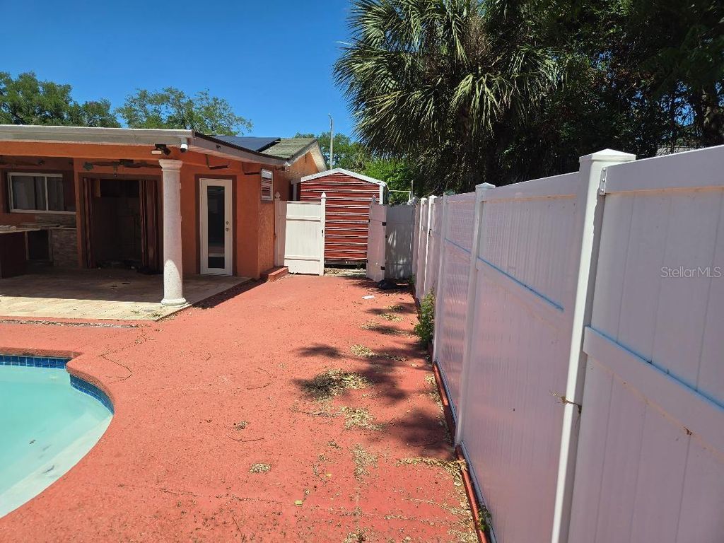 Image 13 of property listing at 6532 LA MESA CIRCLE, Tampa, FL 33634