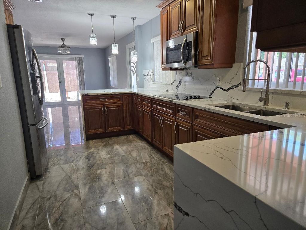 Image 6 of property listing at 6532 LA MESA CIRCLE, Tampa, FL 33634