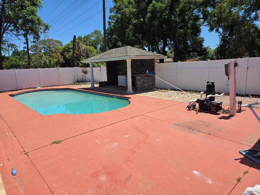 Image 10 of property listing at 6532 LA MESA CIRCLE, Tampa, FL 33634