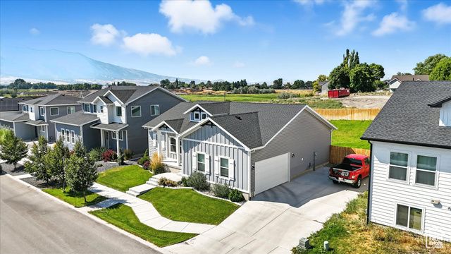 798 W 50 N, Hyrum, UT 84319