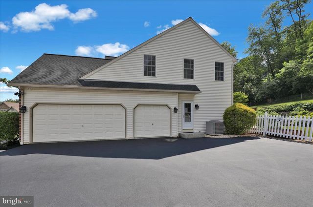 480 PATHFINDER DR, Birdsboro, PA 19508