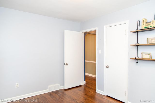 10744 Kingston Avenue, Huntington Woods, MI 48070
