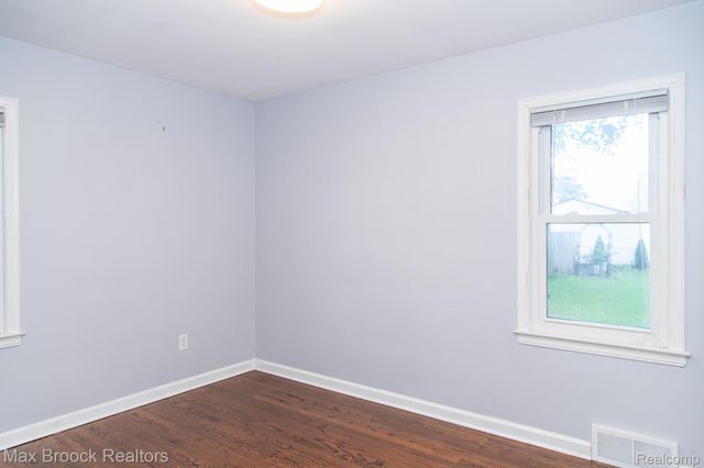 10744 Kingston Avenue, Huntington Woods, MI 48070