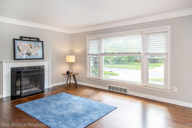 10744 Kingston Avenue, Huntington Woods, MI 48070