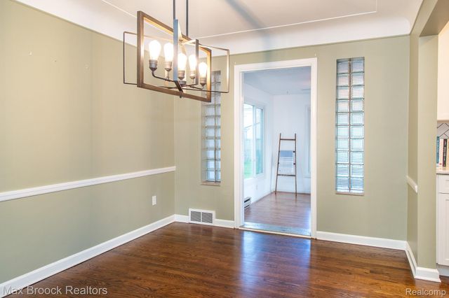 10744 Kingston Avenue, Huntington Woods, MI 48070