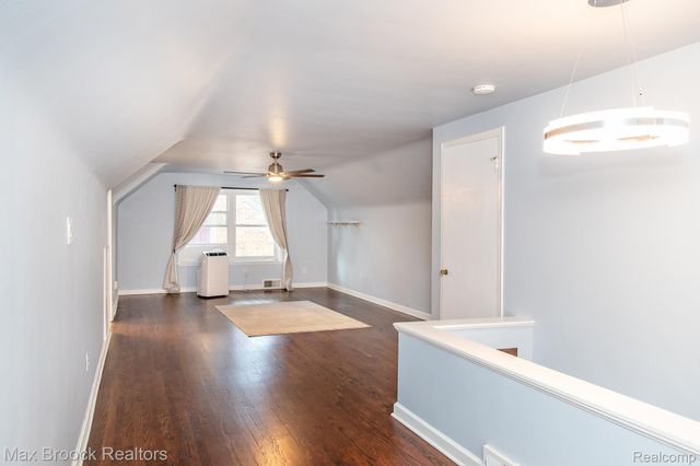 10744 Kingston Avenue, Huntington Woods, MI 48070
