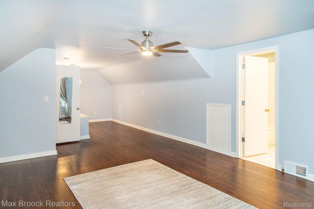 10744 Kingston Avenue, Huntington Woods, MI 48070