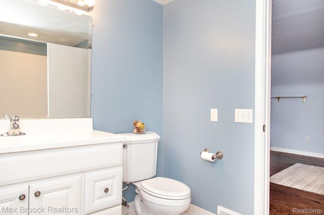 10744 Kingston Avenue, Huntington Woods, MI 48070